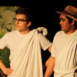 Sehnsucht nach dem Wolkenkuckucksheim: Die Theater-AG präsentiert „Die Vögel“ von Aristophanes