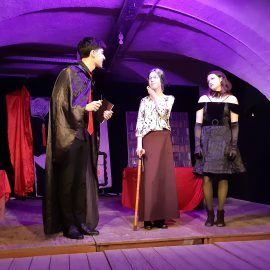 Vampire und Menschen im Fahrradkeller – ein schaurig-schönes Spektakel